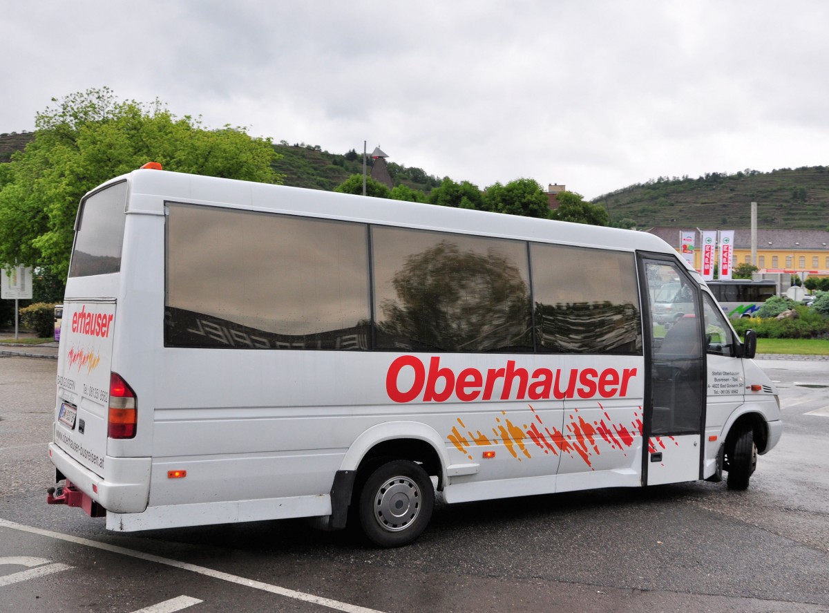 Kleinbus Mercedes Sprinter von Oberhauser aus sterreich am 17. Mai 2014 in Krems gesehen.