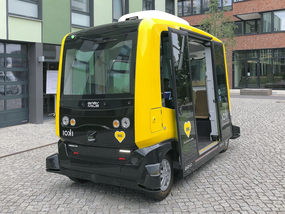 Kleinbuss des Herstellers EasyMile. Hier gesehen am 20. Juni 2018 auf dem EUREF-Campus in Berlin Schöneberg.