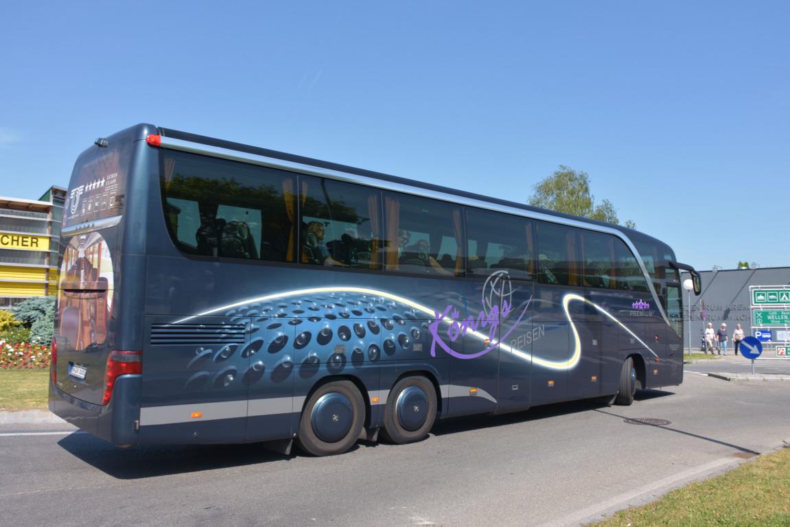  Kniglich  ausgestatteter Setra 416 HDH von KNIG Reisen aus der BRD in Krems.