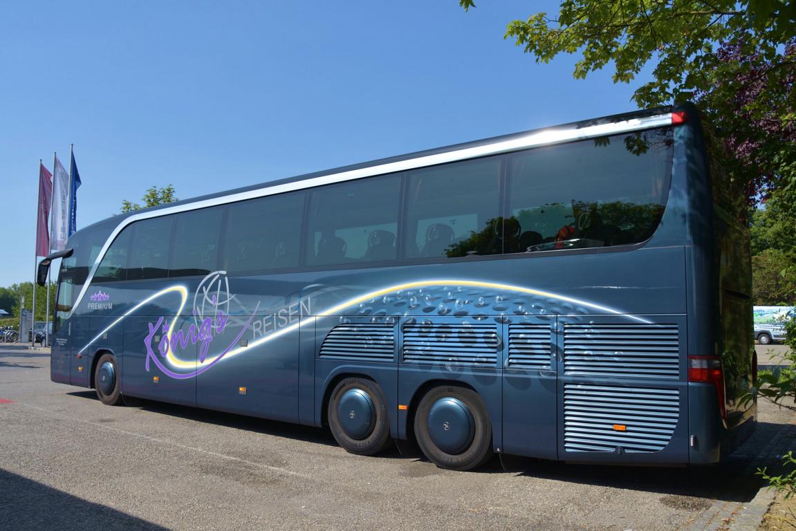  Kniglich  ausgestatteter Setra 416 HDH von KNIG Reisen aus der BRD in Krems.