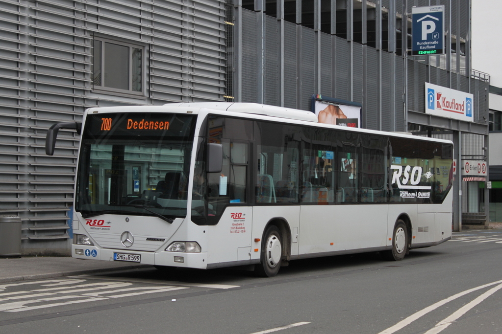 Linie 700 von Hannover ZOB nach Dedensen Raiffeisenstrae,Seelze stand am Mittag des 13.03.2016 ihn Hhe ZOB Hannover 