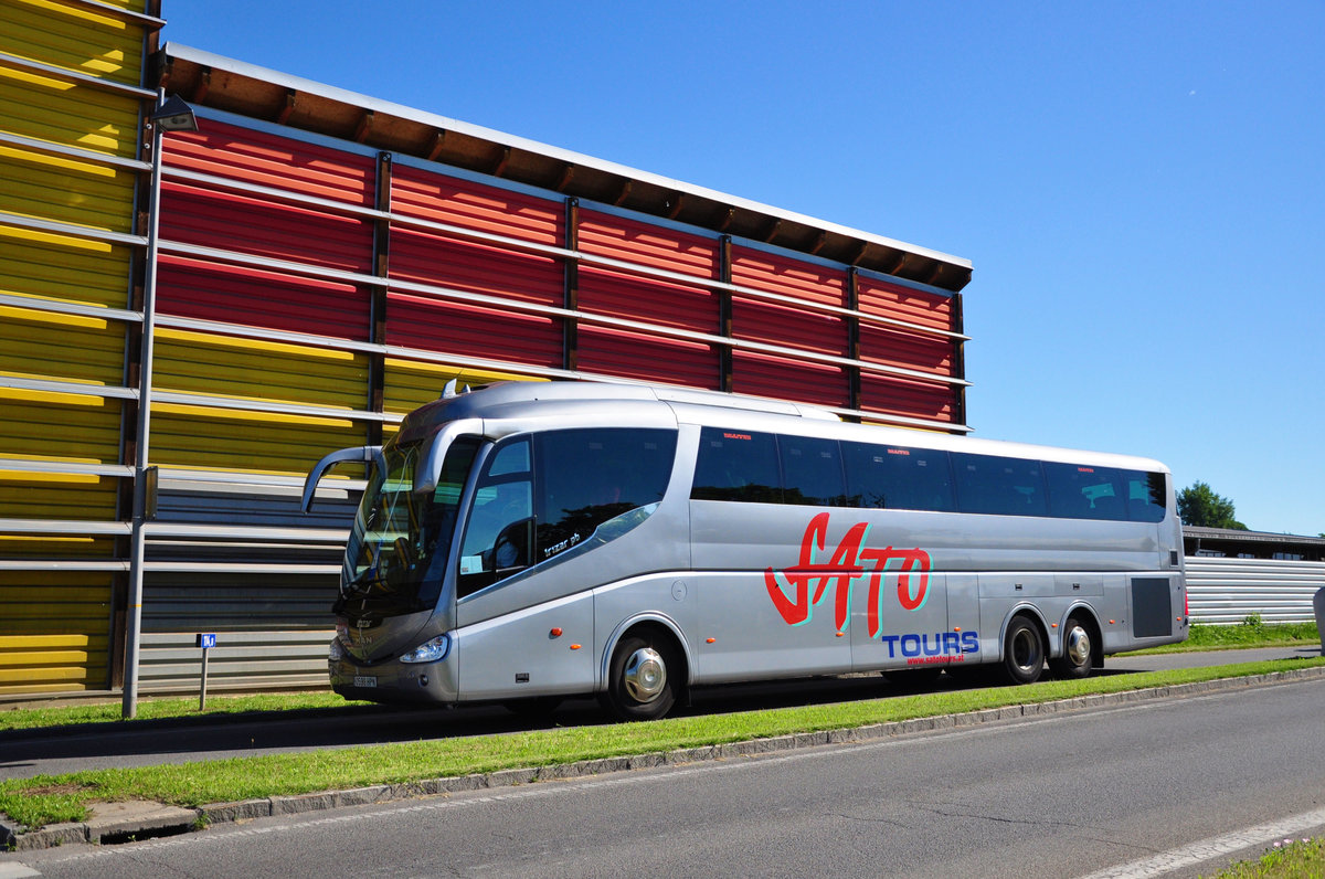 MAN Irizar PB  von Sato Tours in Krems unterwegs.