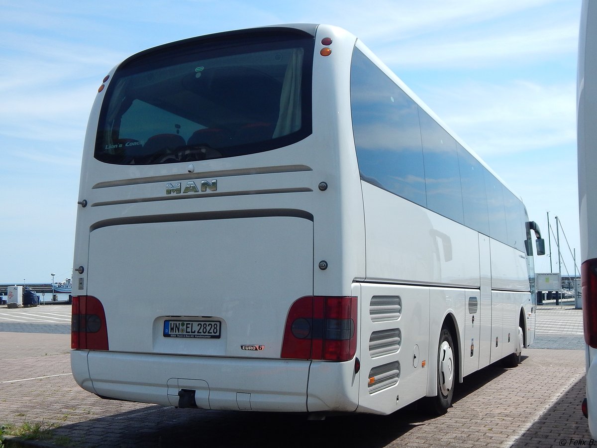 MAN Lion's Coach aus Deutschland im Stadthafen Sassnitz.