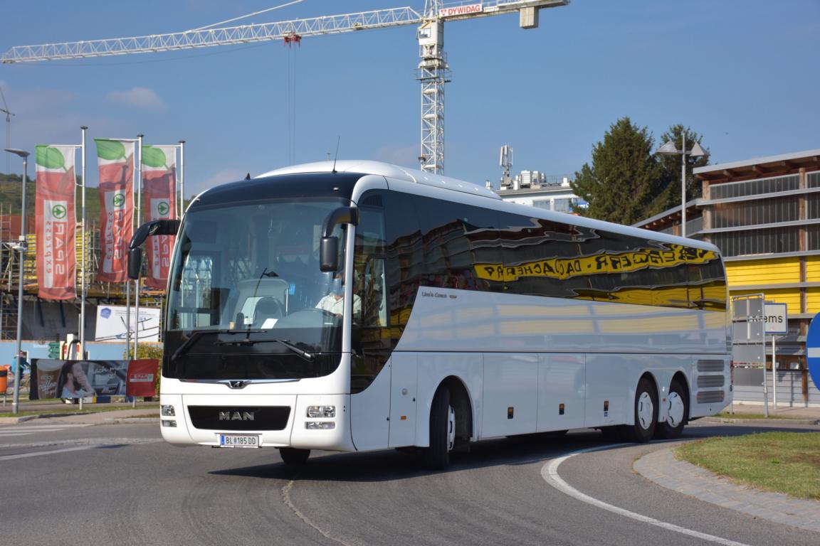 MAN Lion`s Coach aus N.. (vermutlich Leihwagen/Vorfhrer) 09/2017 in Krems.