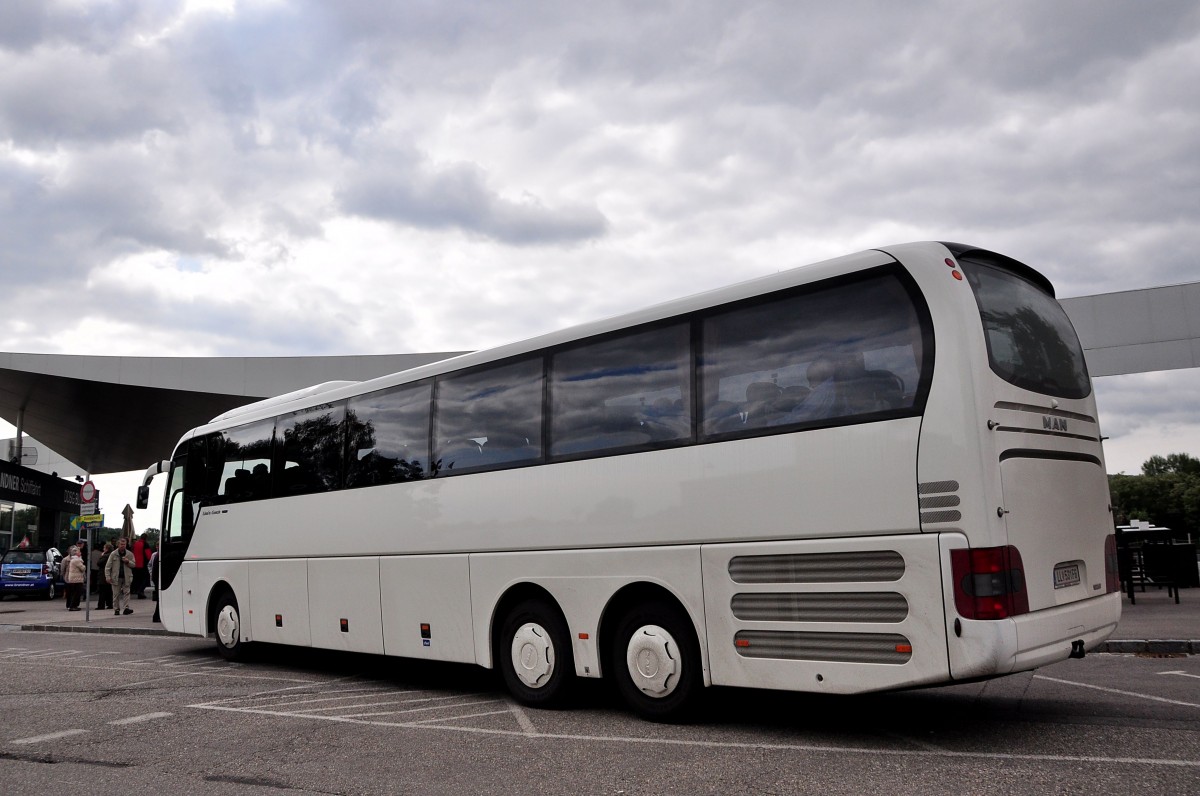 MAN Lions Coach aus Obersterreich im Mai 2015 in Krems gesehen.