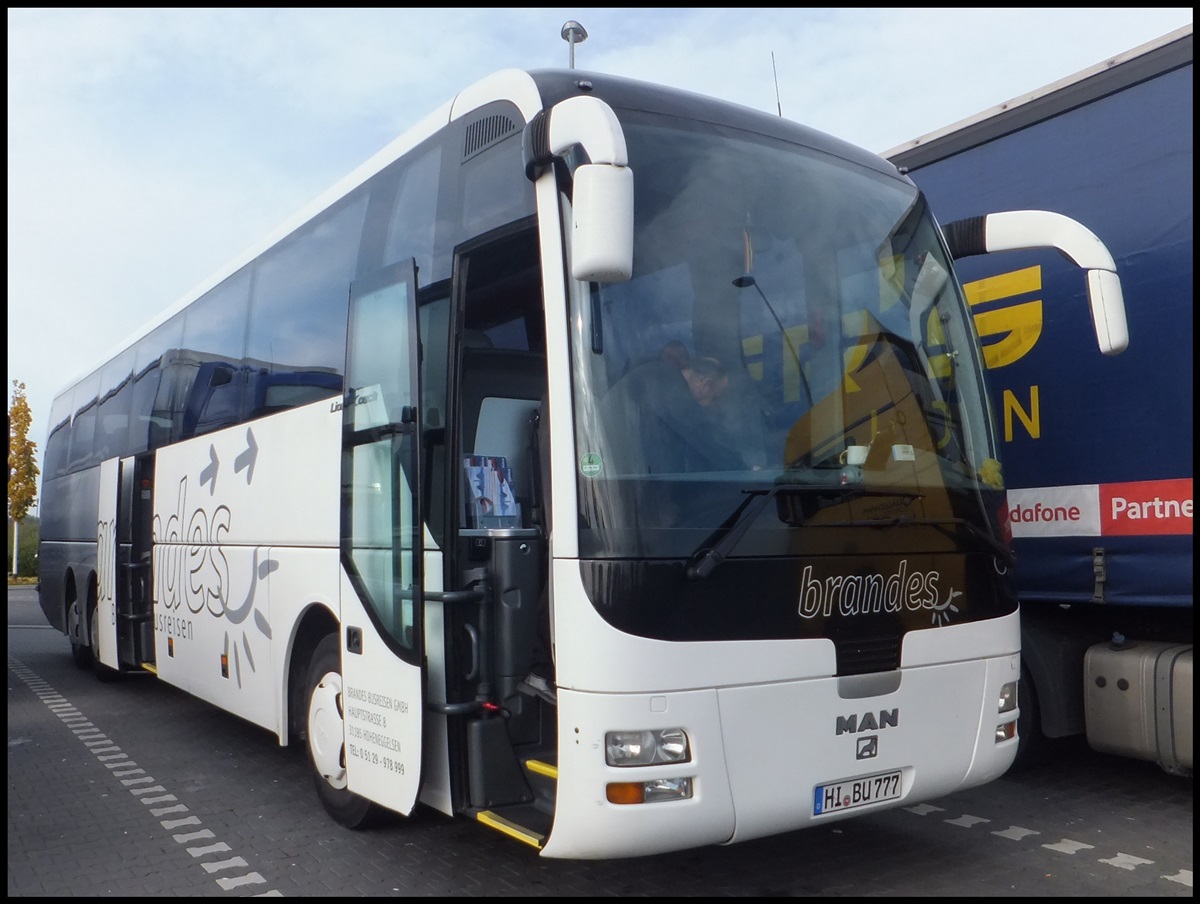 MAN Lion's Coach von Brandes aus Deutschland auf einem Autobahnparkplatz.