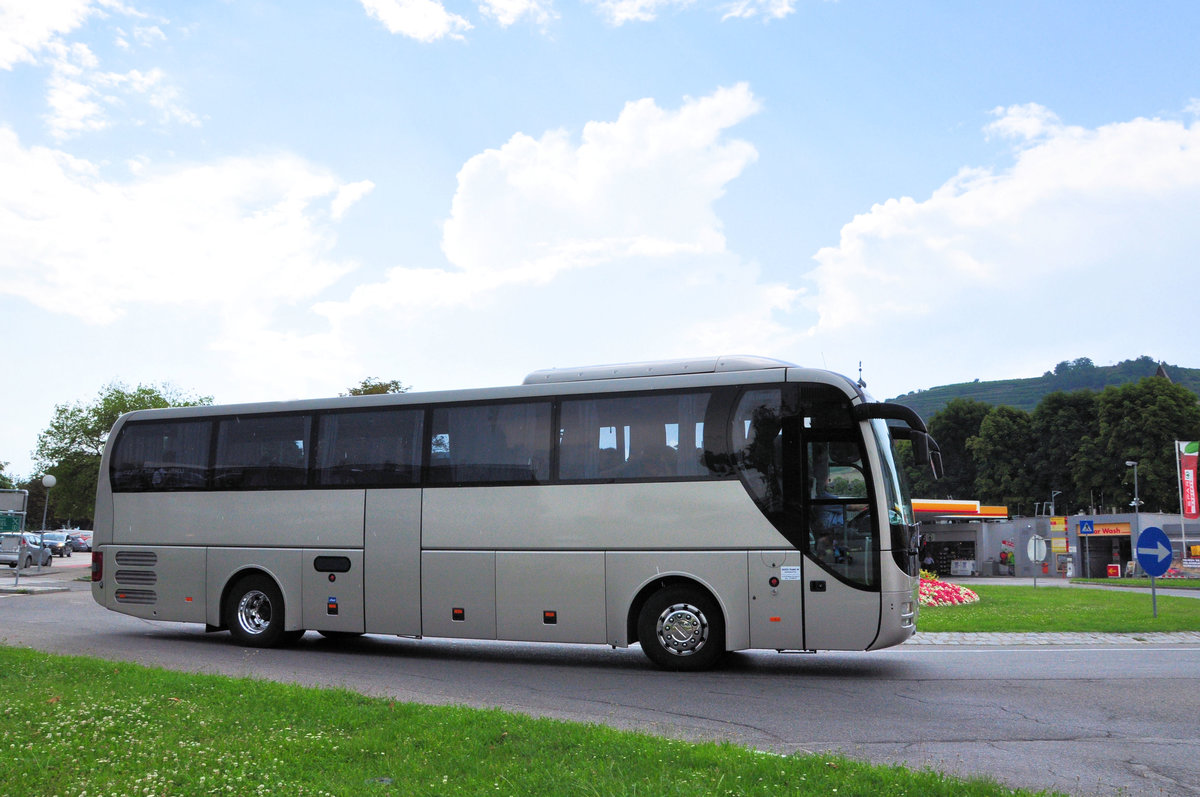 MAN Lion`s Coach von ETS aus Ungarn in Krems gesehen.