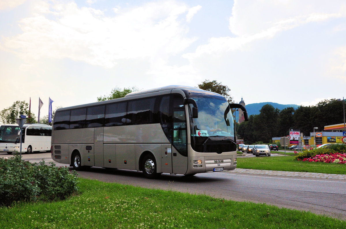 MAN Lion`s Coach von ETS aus Ungarn in Krems gesehen.