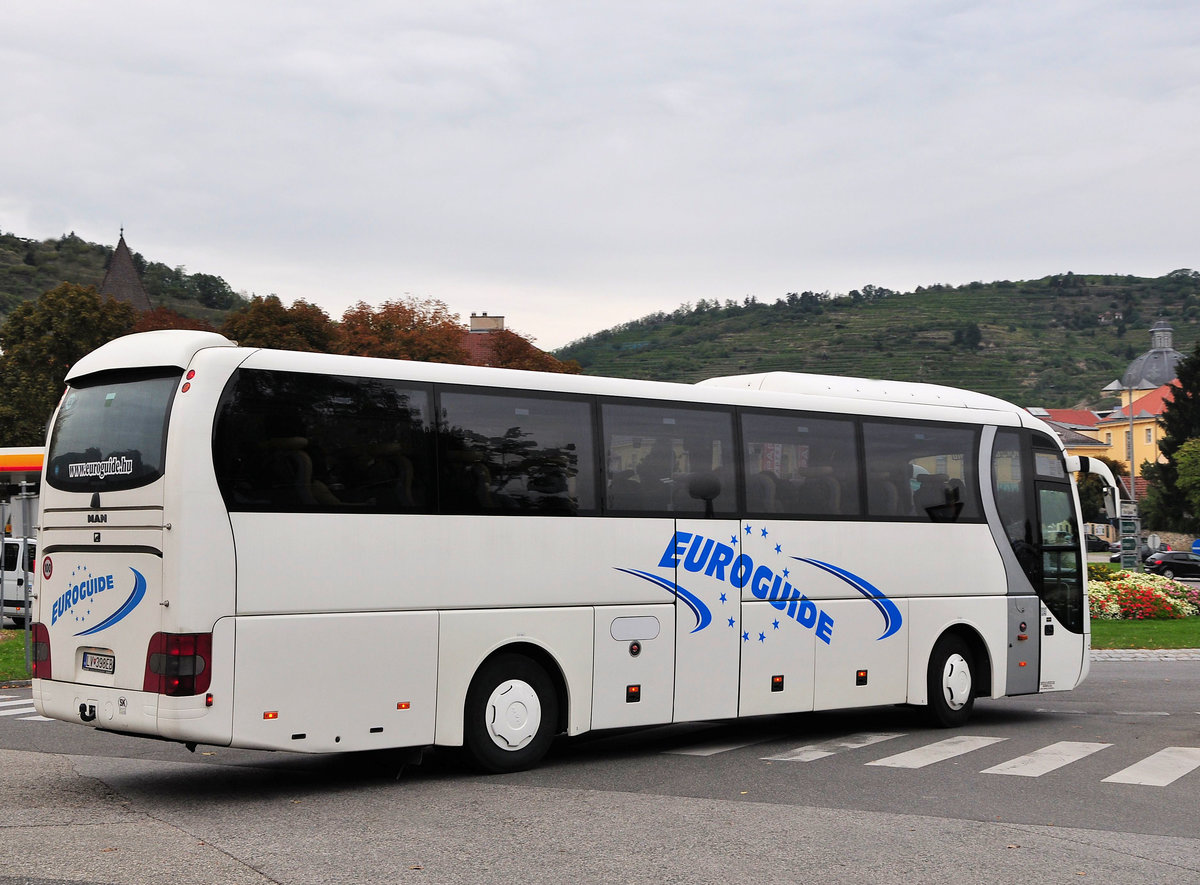 MAN Lions Coach von Euroguide.hu in Krems unterwegs.