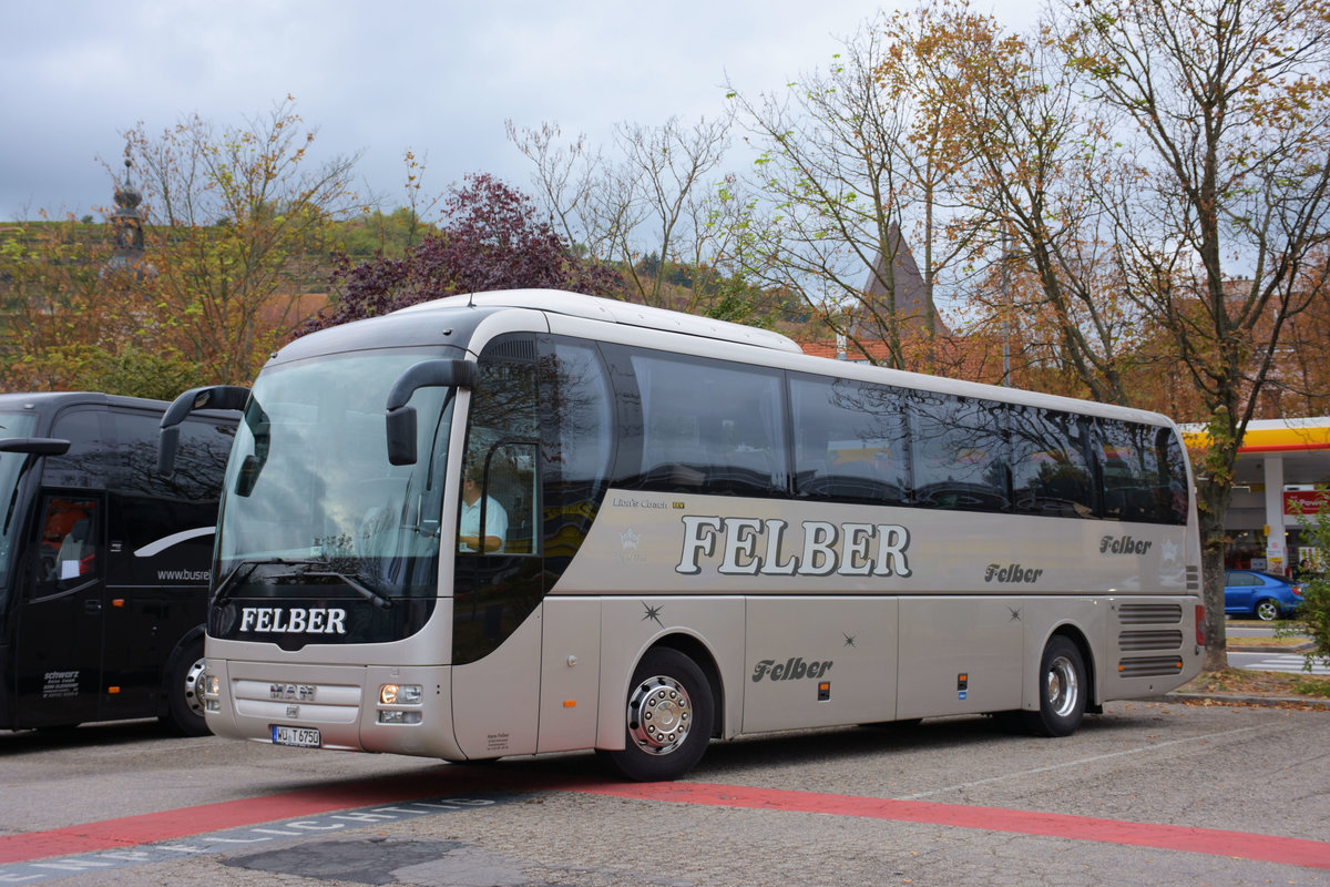 MAN Lion`s Coach von Felber Reisen aus der BRD in Krems.