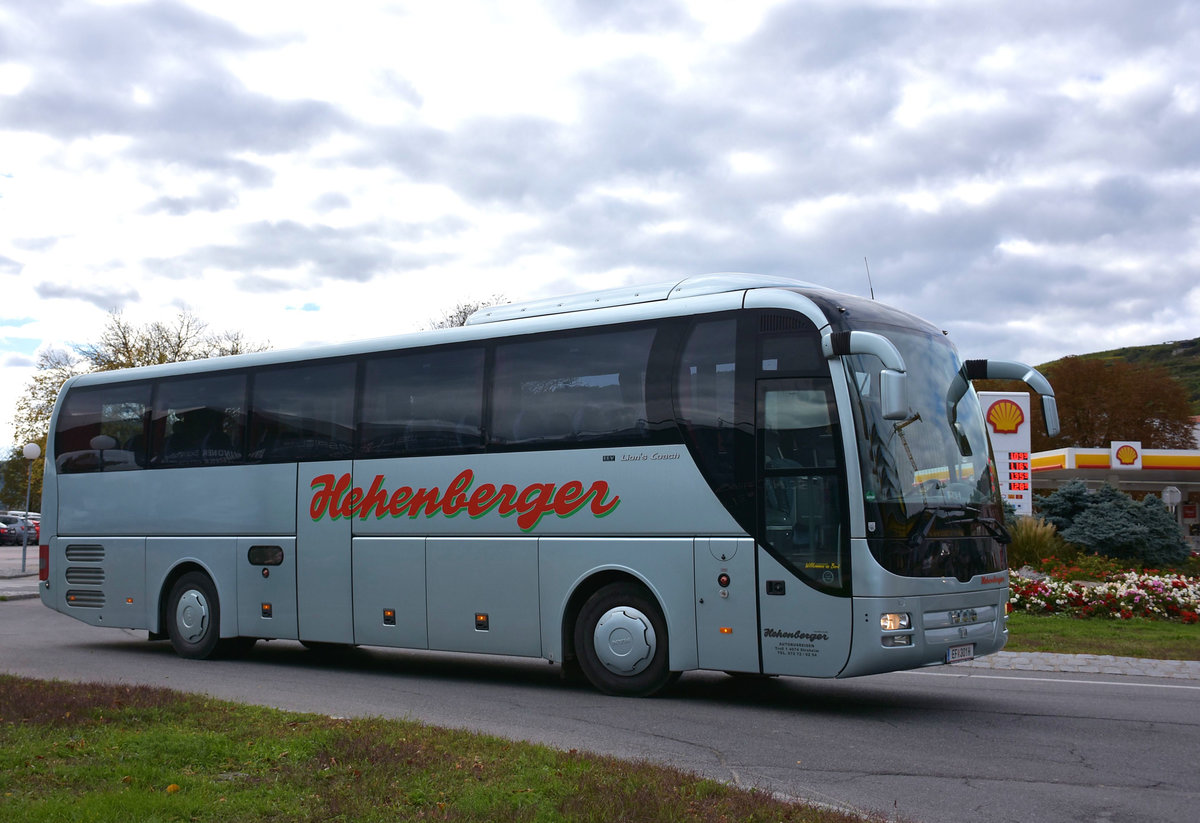 MAN Lion`s Coach von Hehenberger Reisen aus sterreich 10/2017 in Krems.