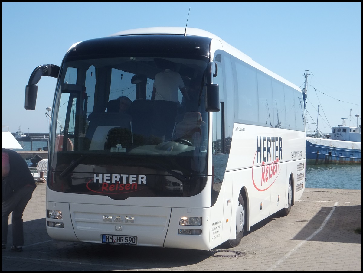 MAN Lion's Coach von Herter Reisen aus Deutschland im Stadthafen Sassnitz.