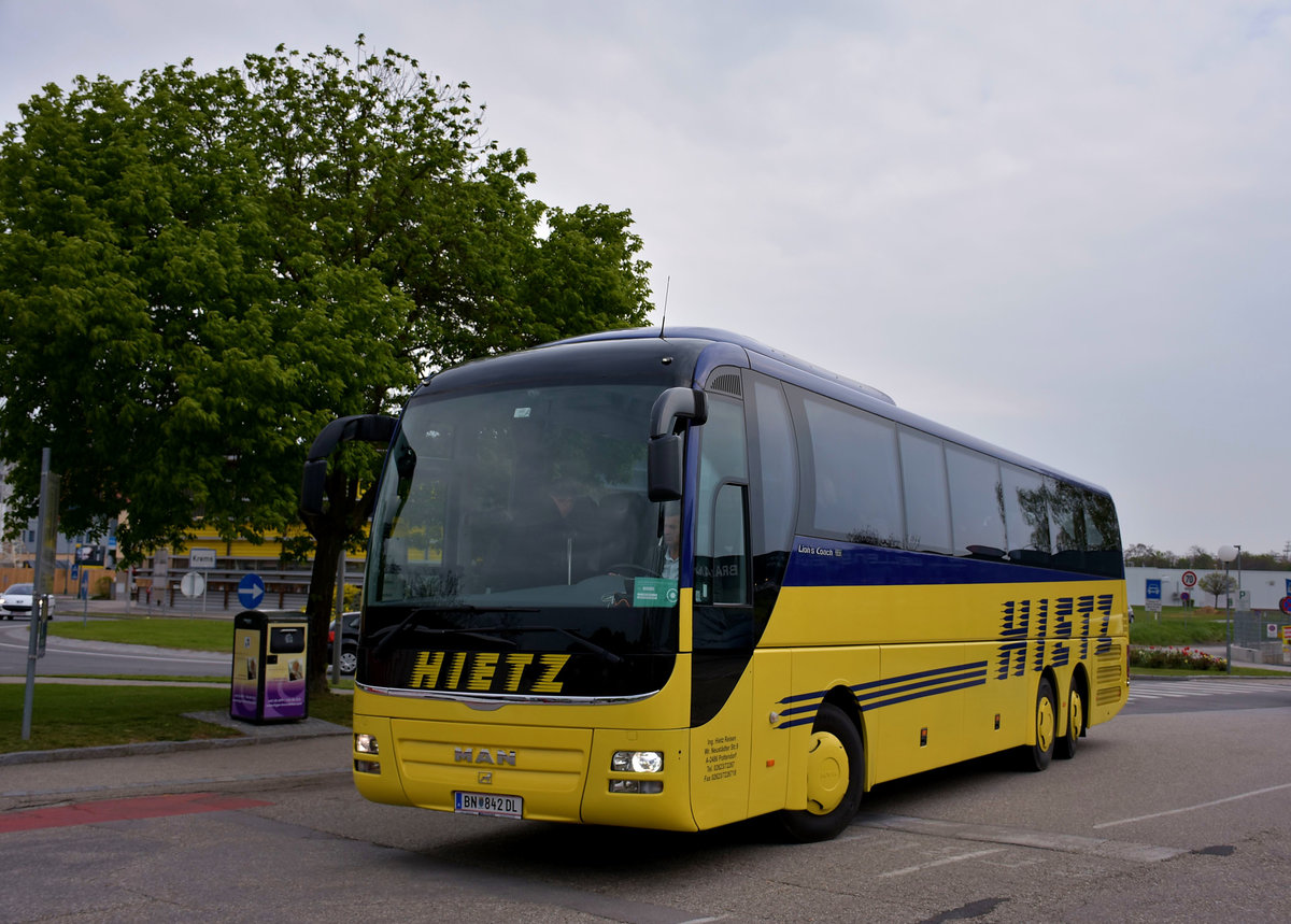 MAN Lion`s Coach von HIETZ Reisen aus Niedersterreich in Krems.