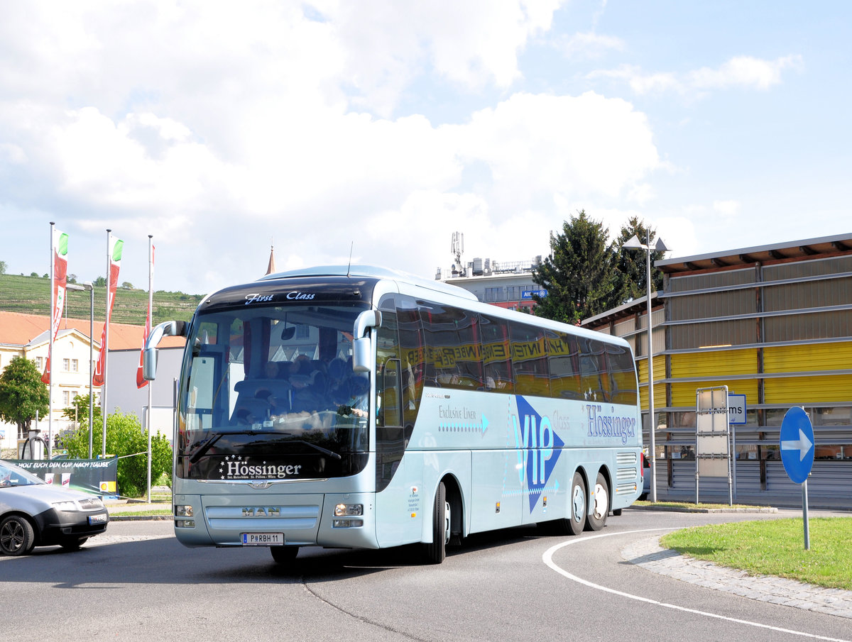 MAN Lions Coach von Hssinger Reisen aus sterreich in Krems gesehen.