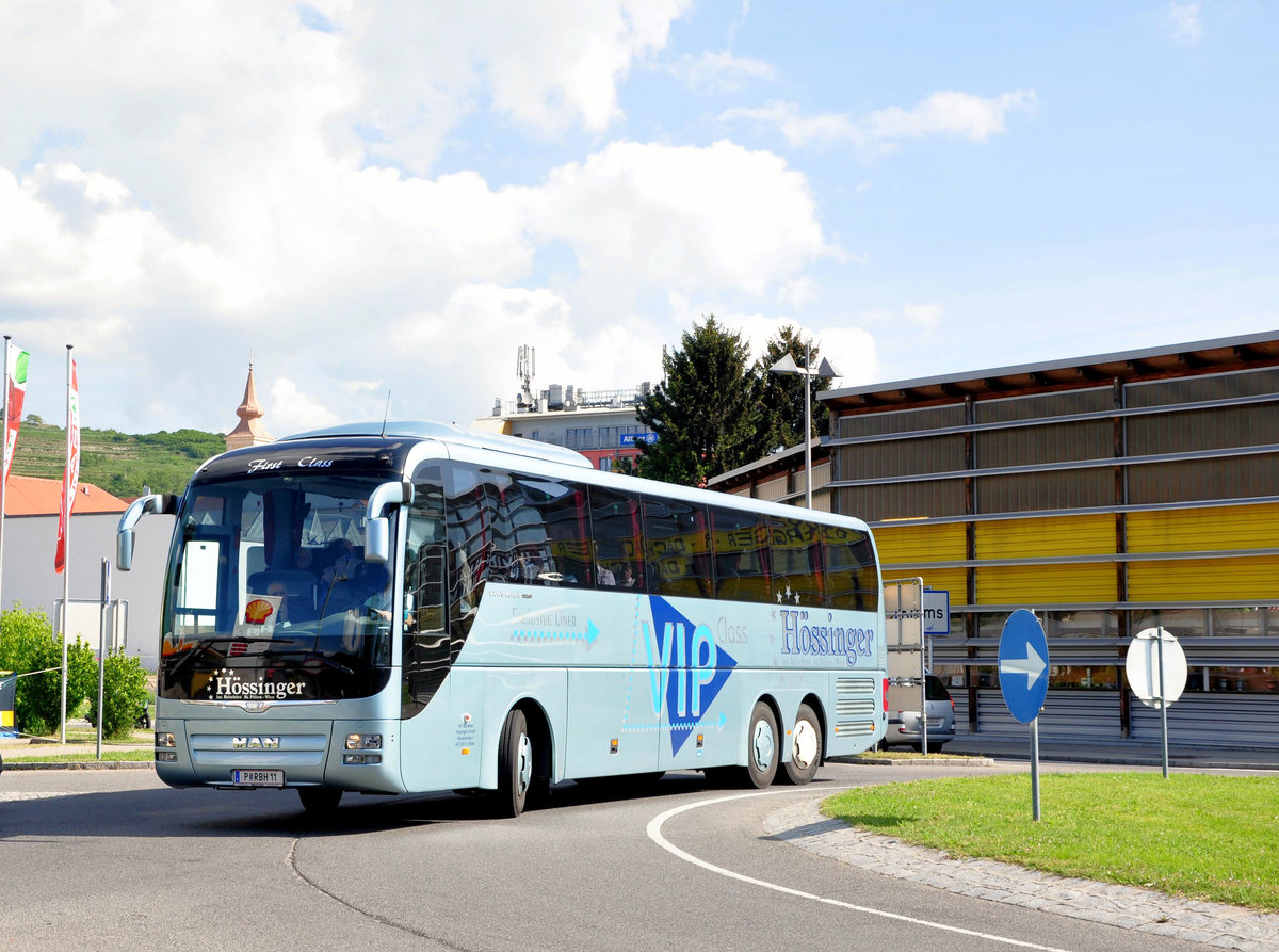 MAN Lions Coach von Hssinger Reisen aus sterreich in Krems gesehen.