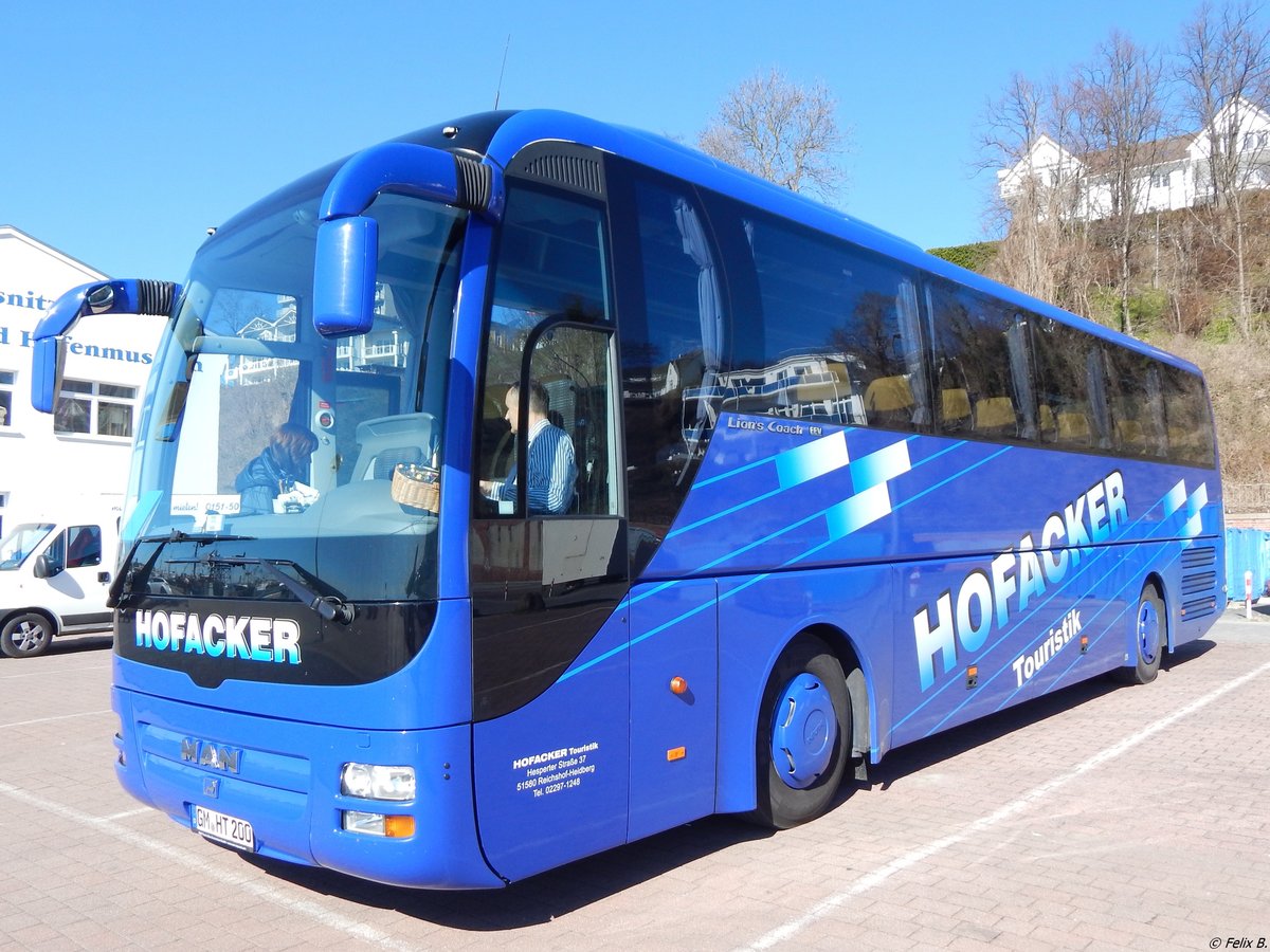 MAN Lion's Coach von Hofacker aus Deutschland im Stadthafen Sassnitz.