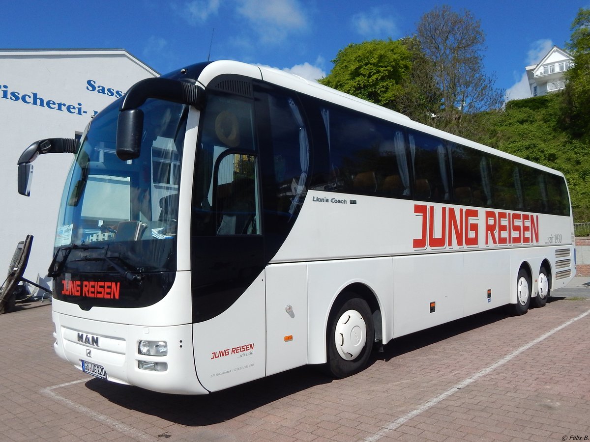 MAN Lion's Coach von Jung Reisen aus Deutschland im Stadthafen Sassnitz.