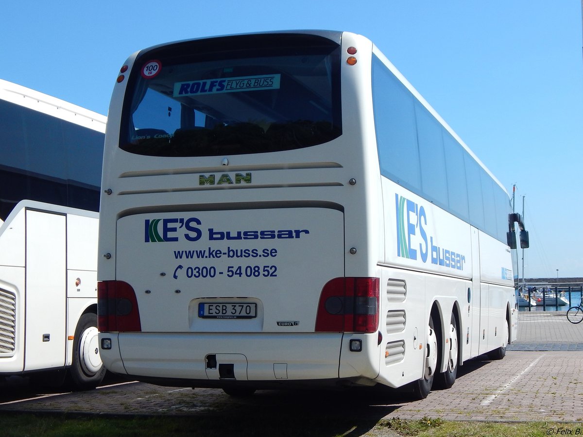 MAN Lion's Coach von KE's Bussar aus Schweden im Stadthafen Sassnitz.