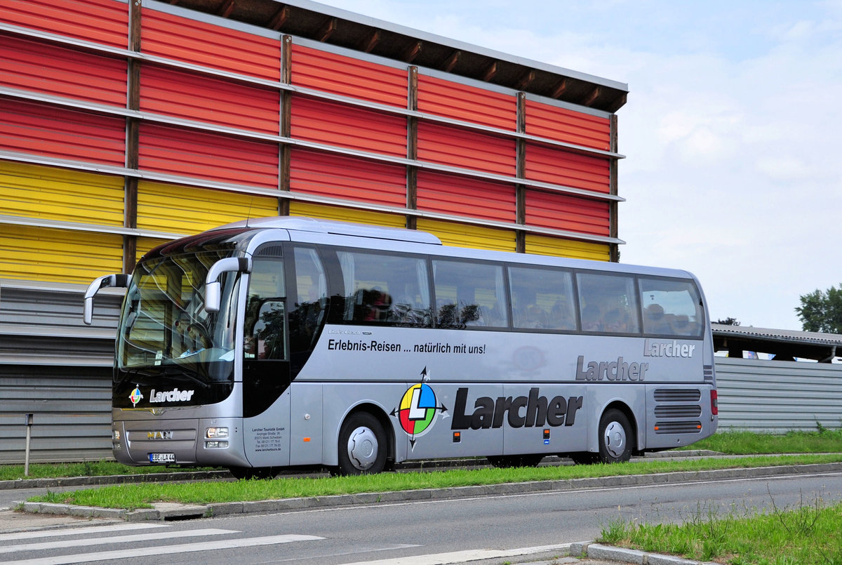 MAN Lions Coach von der Larcher Touristik aus der BRD in Krems gesehen.