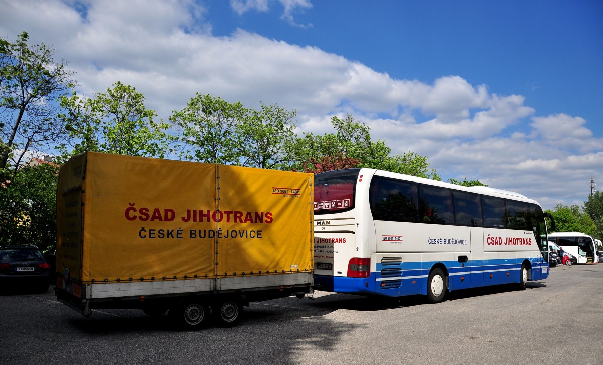 MAN Lions Coach mit Radanhnger aus der CZ im Mai 2014 in Krems gesehen.