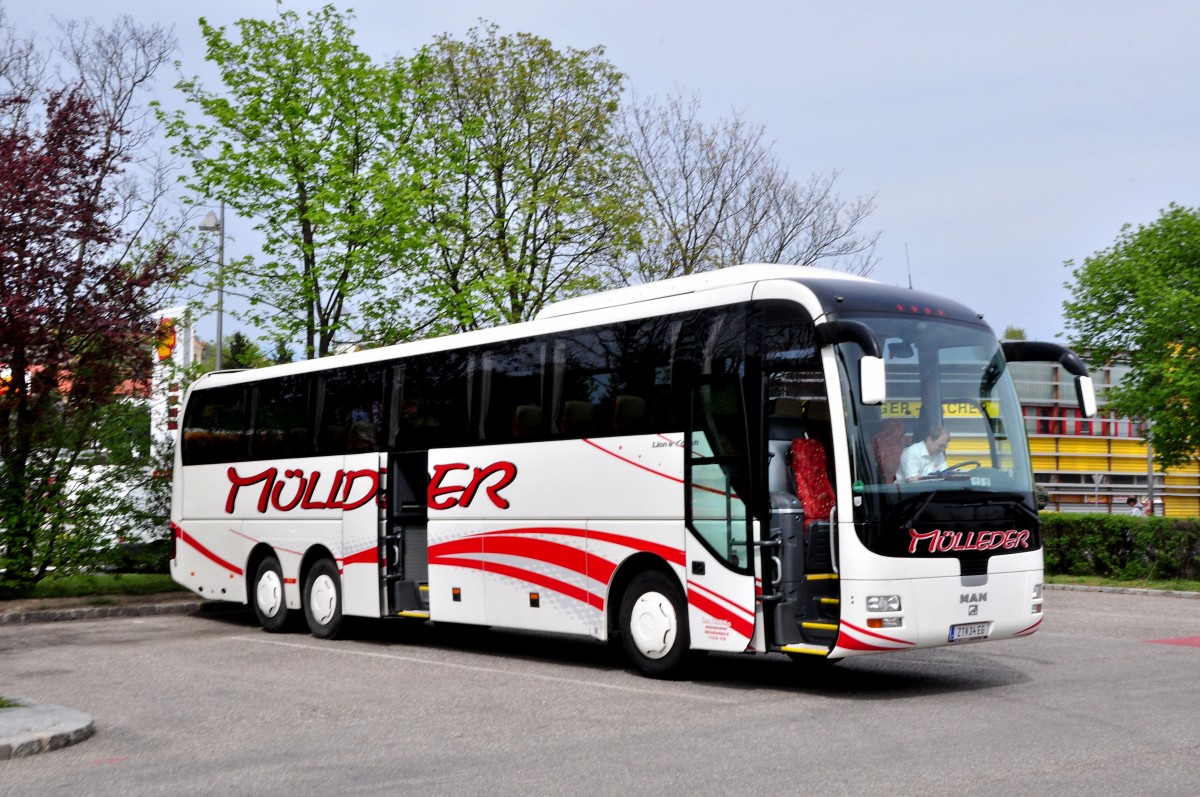 MAN Lions Coach von Mlleder Reisen aus Niedersterreich am 22.4.2015 in Krems.