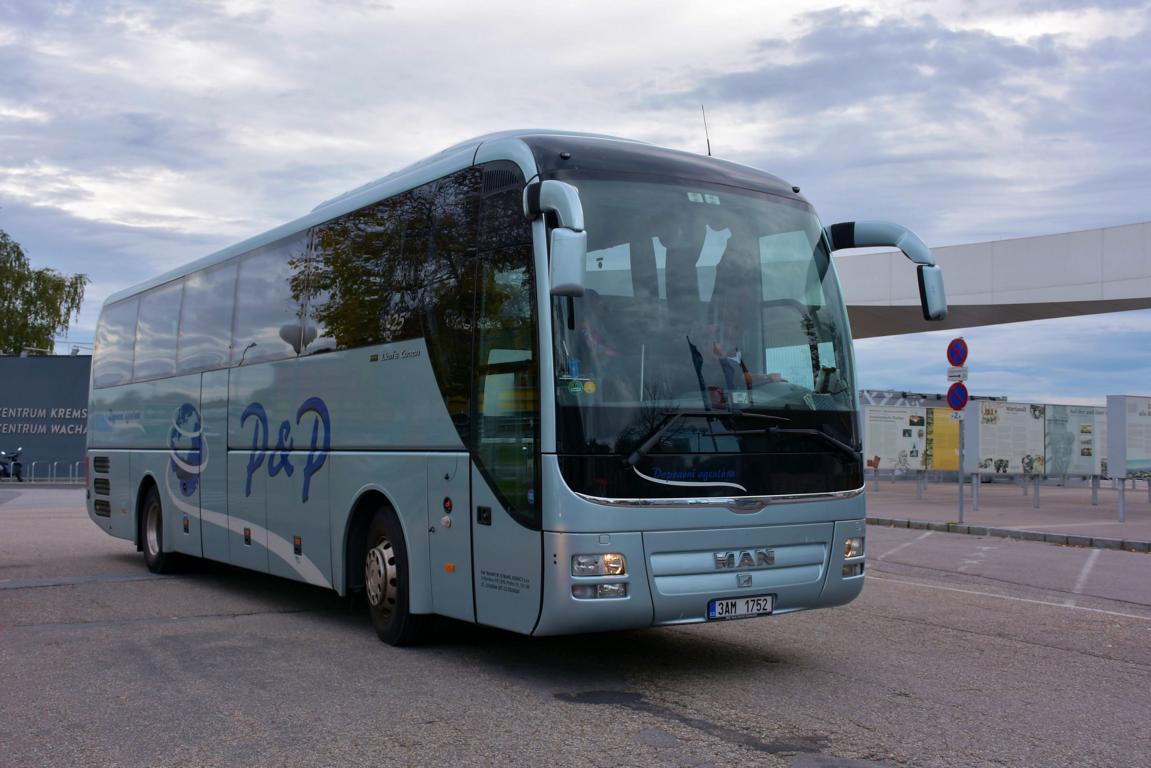 MAN Lion`s Coach von P & P Reisen aus der CZ 10/2017 in Krems.