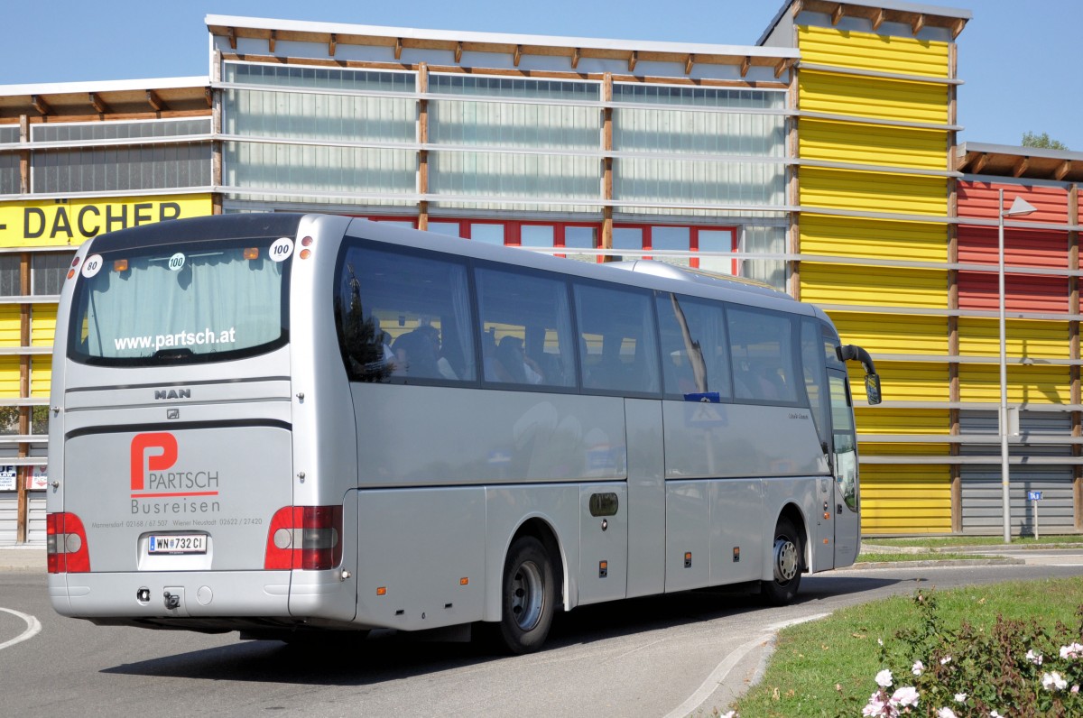 MAN LION`s COACH von PARTSCH Reisen/Niedersterreich im September 2013 in Krems unterwegs.