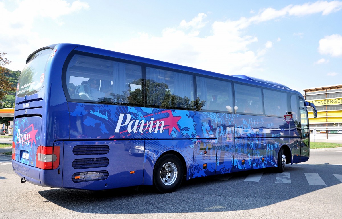 MAN LION`s Coach von PAVIN aus Italien im August 2013 in Krems gesehen.