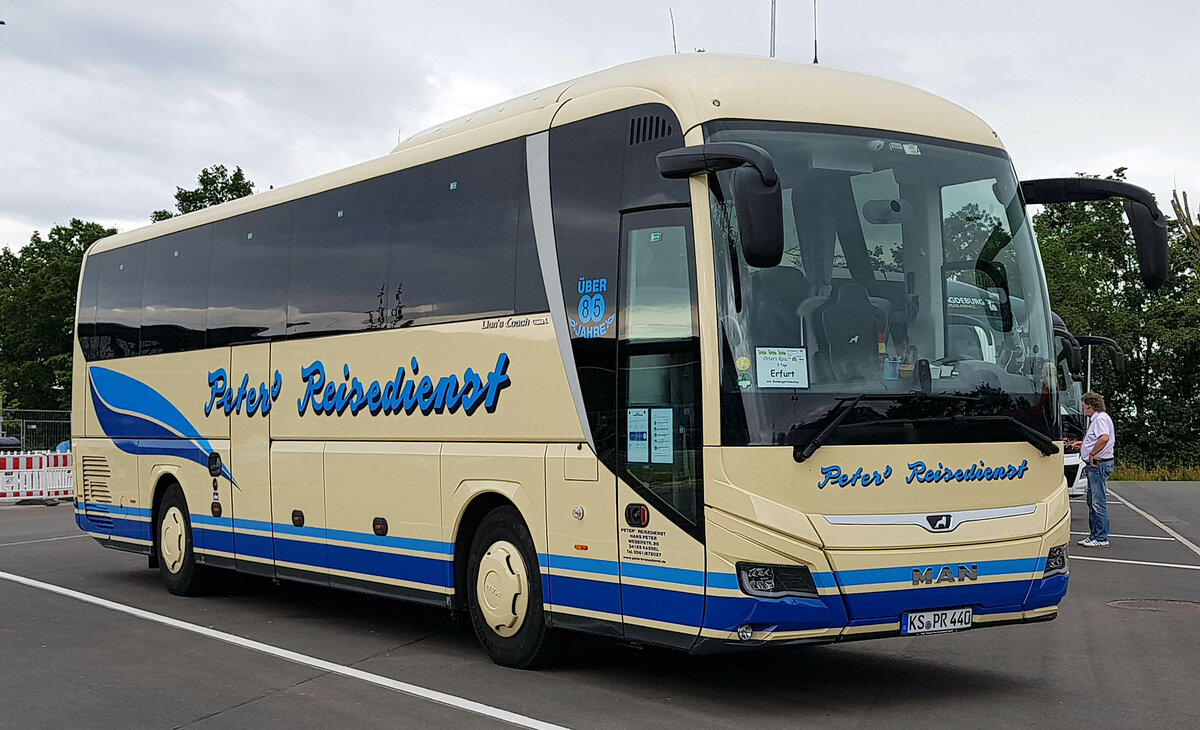 MAN Lion`s Coach von Peter`s Reisedienst steht im August 2021 auf dem BUGA-Parkplatz