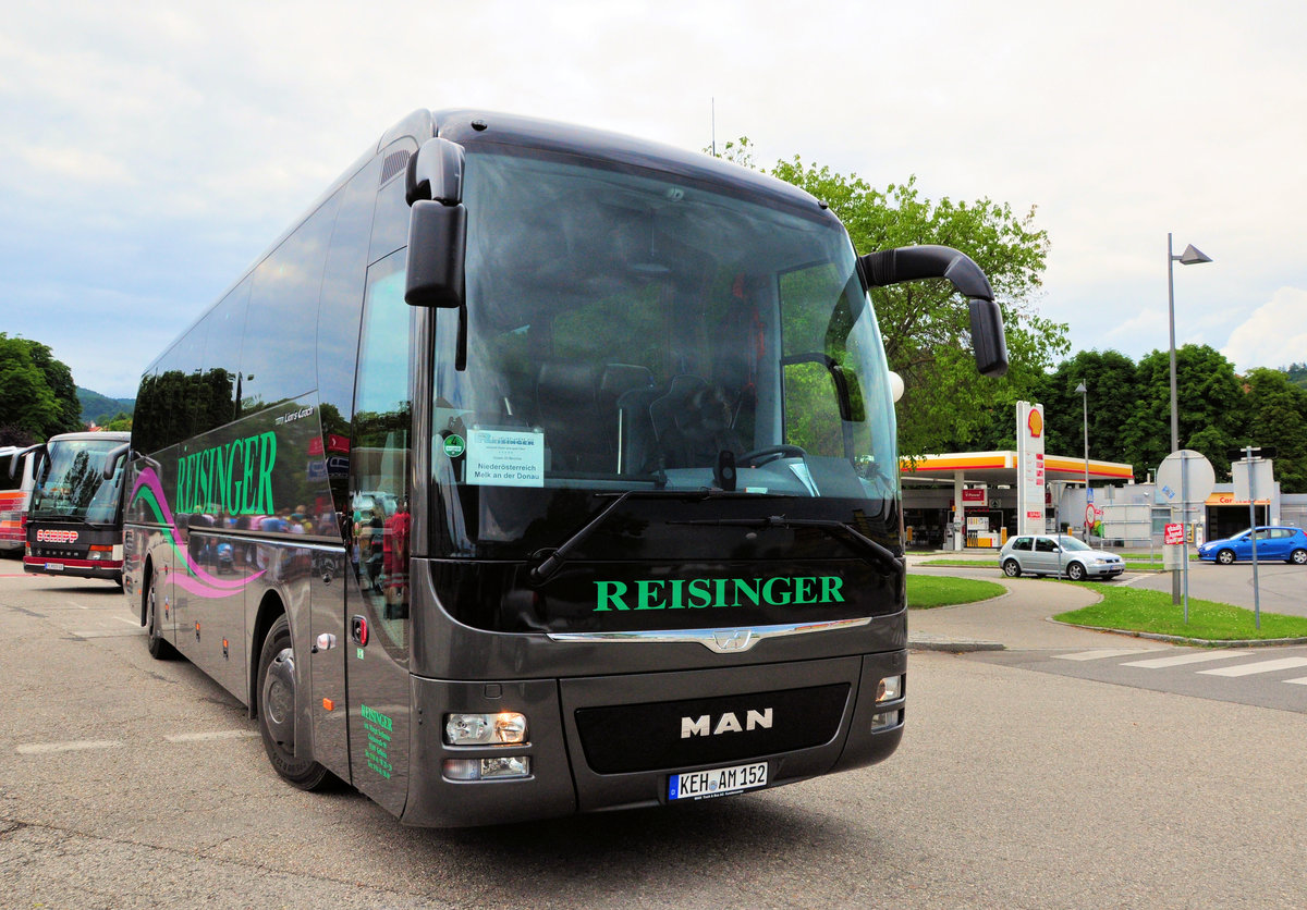 MAN Lions Coach von Reisinger Reisen aus der BRD in Krems gesehen.