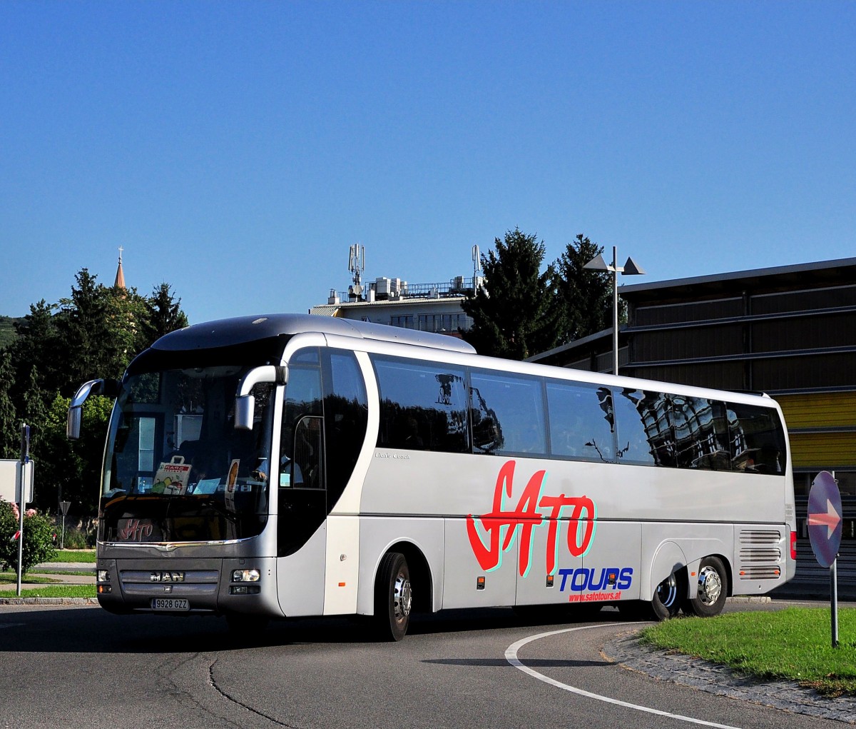 MAN LION`s COACH von SATO TOURs aus Spanien im September 2013 in Krems.