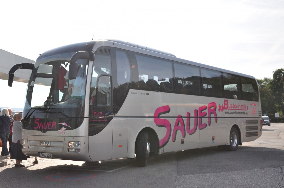 MAN Lions Coach von Sauer Reisen aus der BRD am 24.9.2014 in Krems.