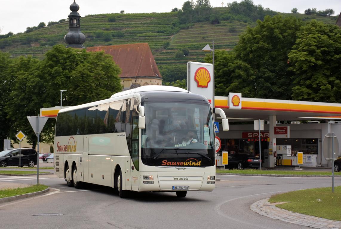 MAN Lion`s Coach von Sausewind Reisen aus der BRD 2018 in Krems unterwegs.