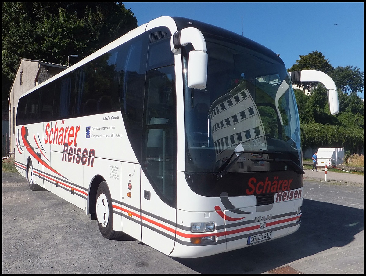 MAN Lion's Coach von Schrer Reisen aus Deutschland im Stadthafen Sassnitz.