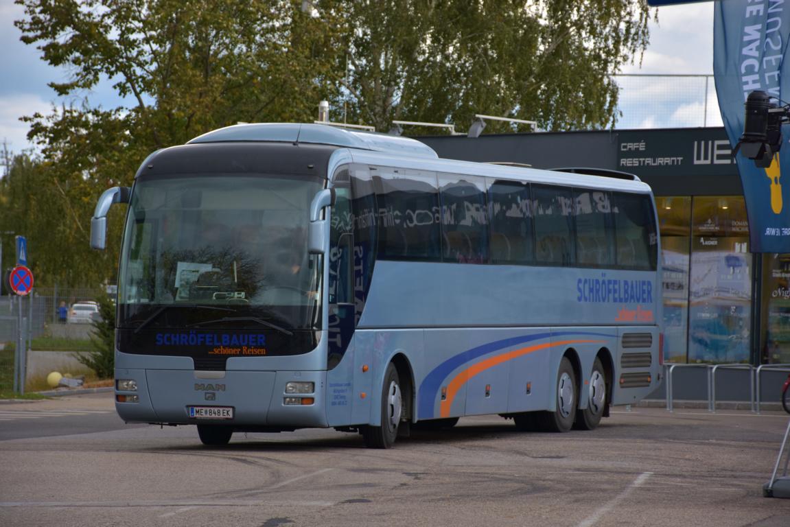 MAN Lion`s Coach von Schrfelbauer Reisen aus sterreich 10/2017 in Krems.