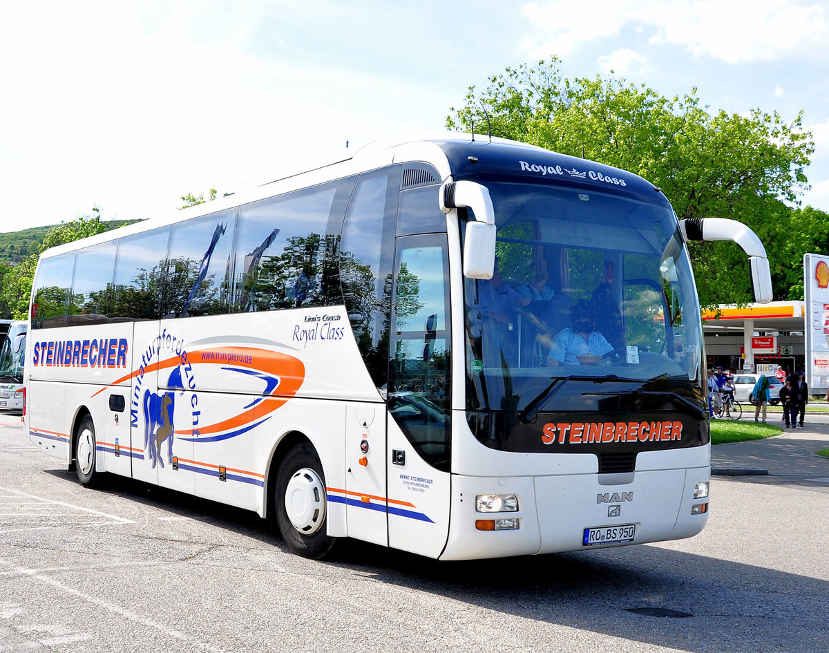 MAN Lions Coach von Steinbrecher Reisen aus der BRD in Krems.