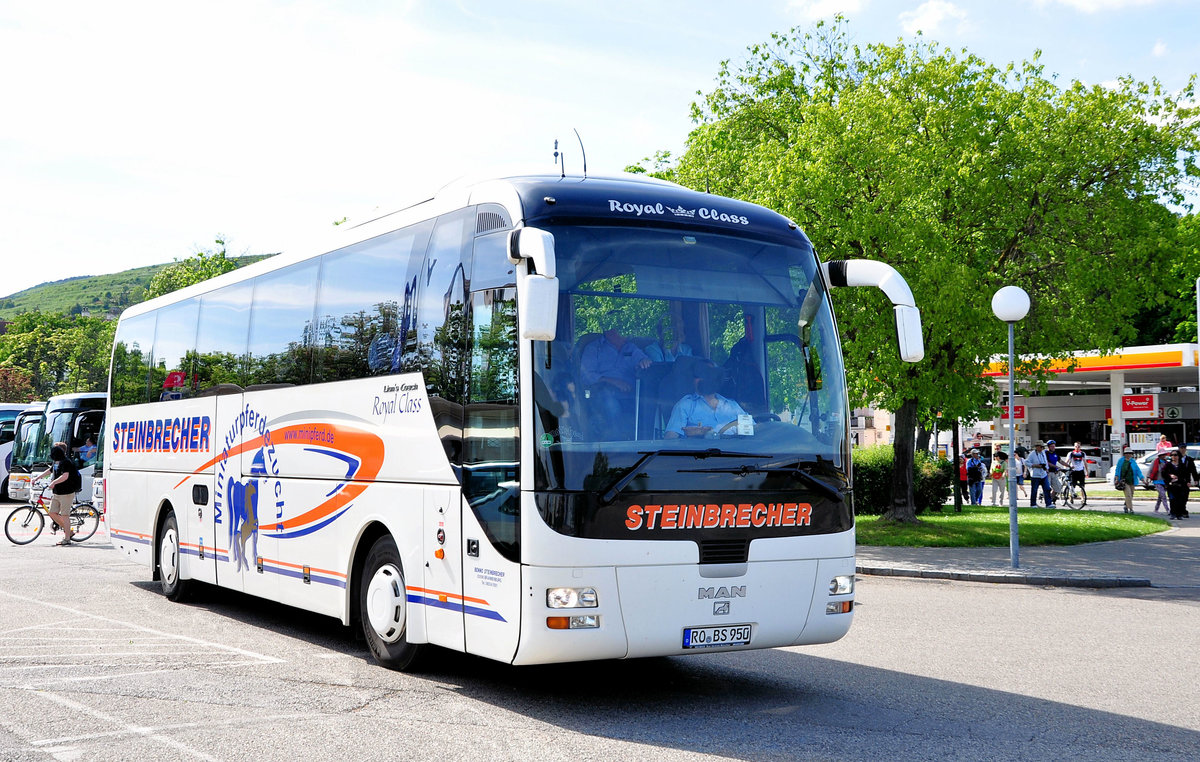 MAN Lions Coach von Steinbrecher Reisen aus der BRD in Krems.