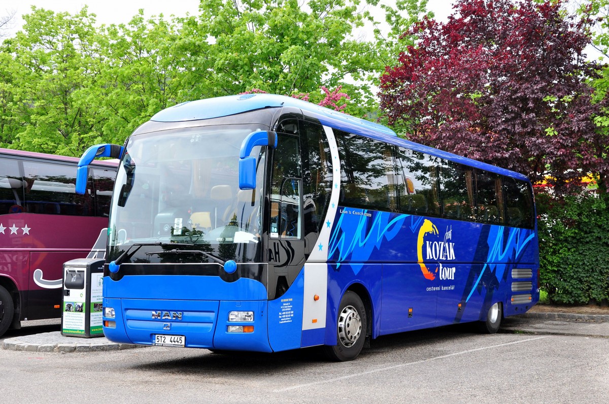 MAN Lions Coach Supreme von Kozak Reisen aus der CZ am 15.5.2015 in Krems.