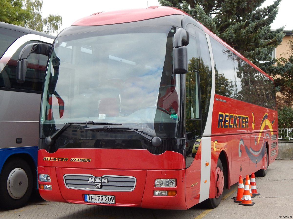 MAN Lion's Coach Supreme von Reckter aus Deutschland in Sassnitz.