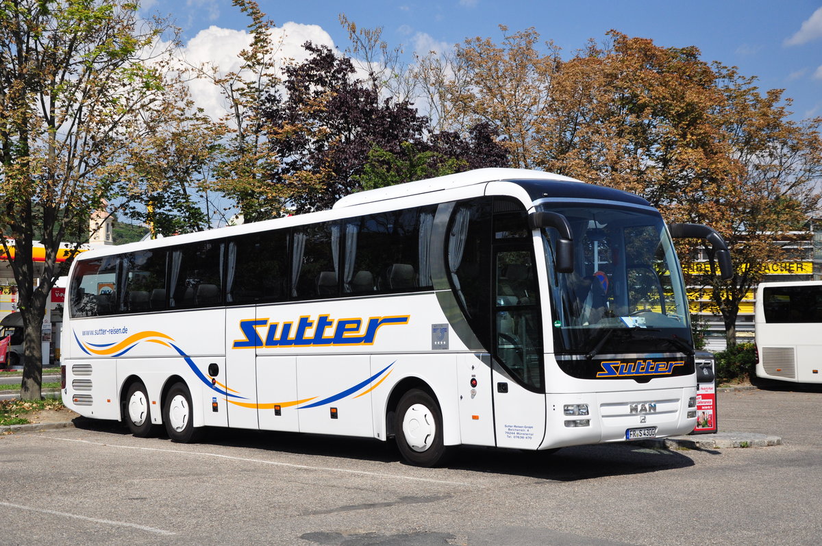 MAN Lions Coach von SUTTER Reisen aus der BRD in Krems gesehen.