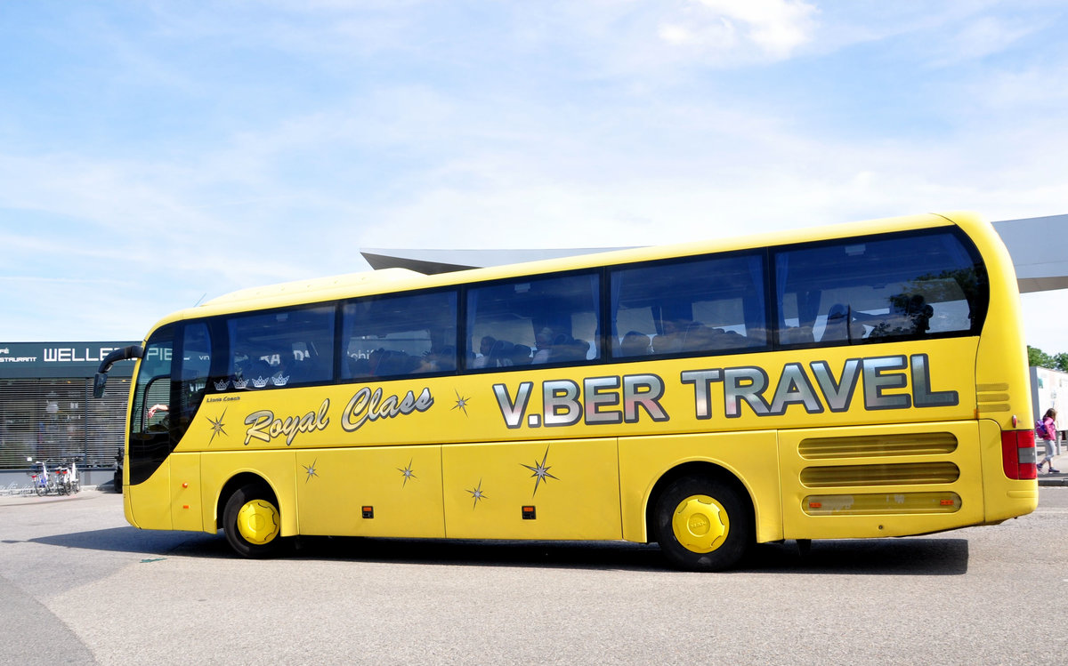 MAN Lions Coach von V.Ber Travel.hu in Krems.