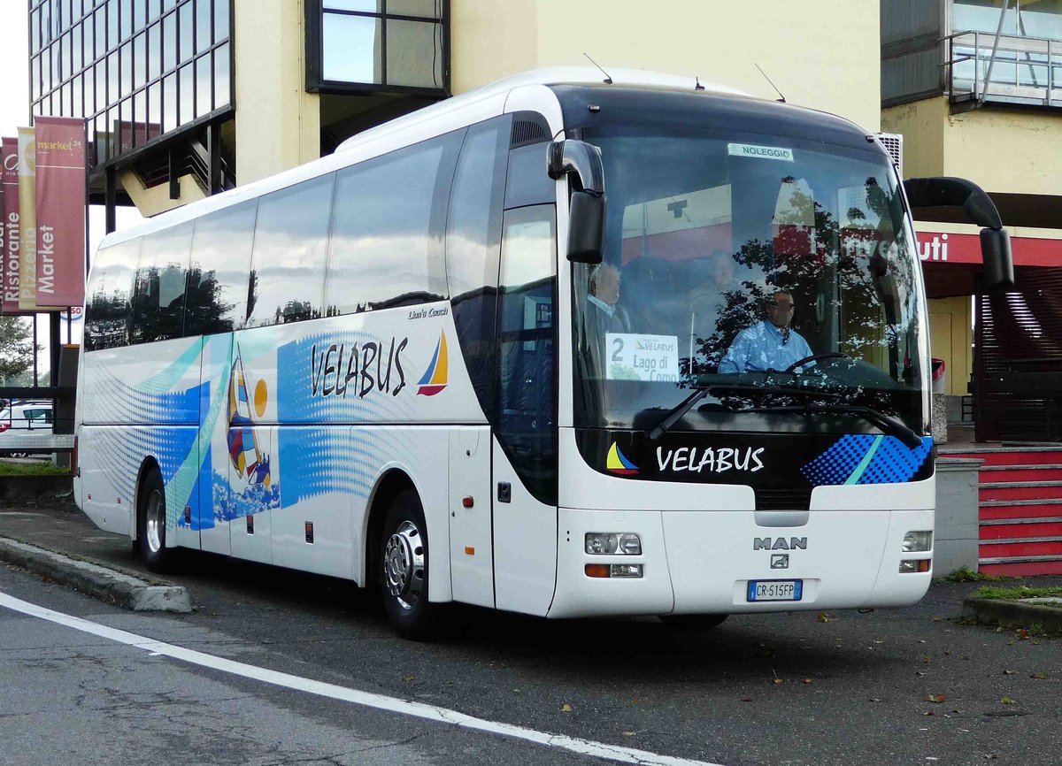 MAN Lion`s Coach von VELABUS startet von einem Rasthof an der E 35 im September 2017