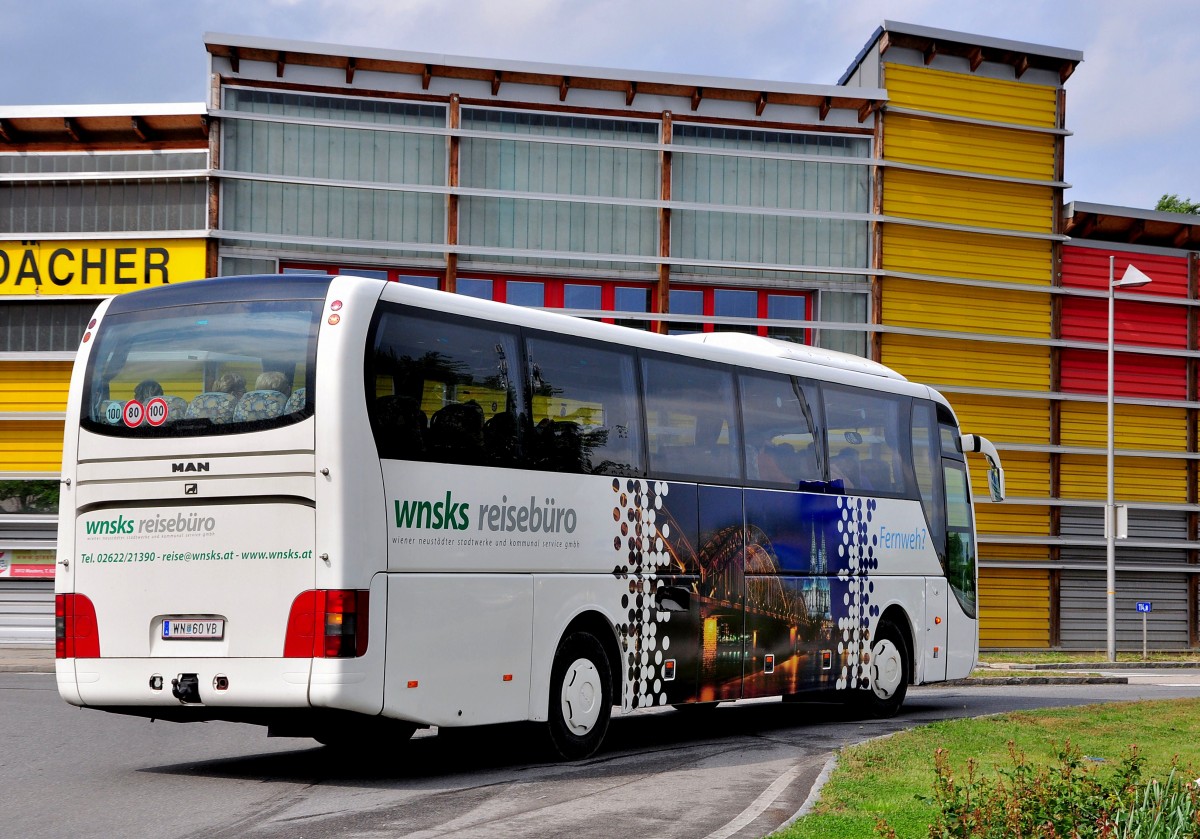 MAN Lions Coach vom WNSKS Reisebro aus sterreich am 18.Mai 2014 in Krems gesehen.