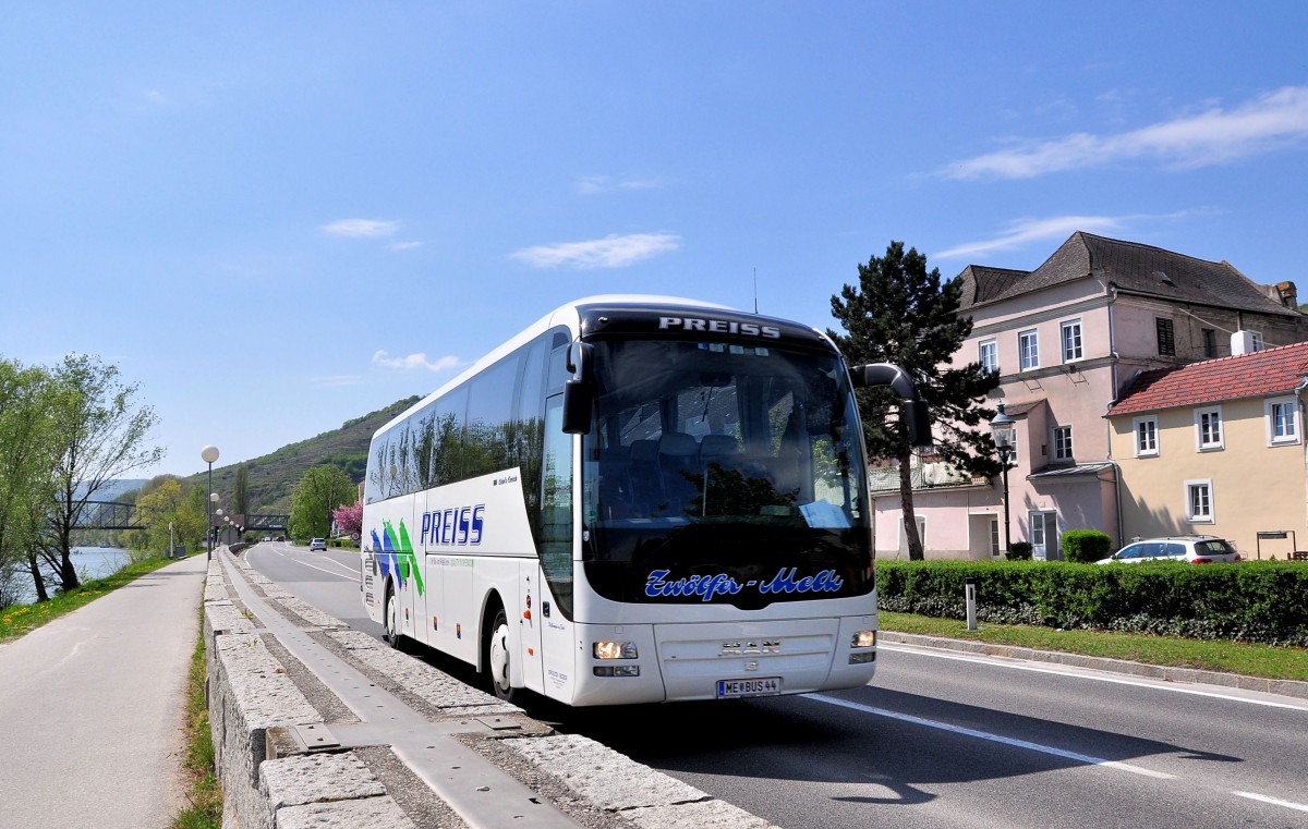 MAN Lions Coach von Zwlfer/Preiss Reisen aus Melk/Niedersterreich am 24.4.2015 in Krems unterwegs.