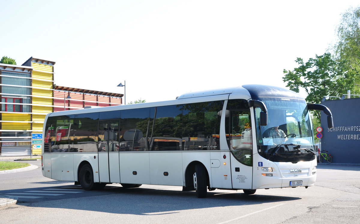 MAN Lions Regio von Ara Bus aus der CZ in Krems gesehen.