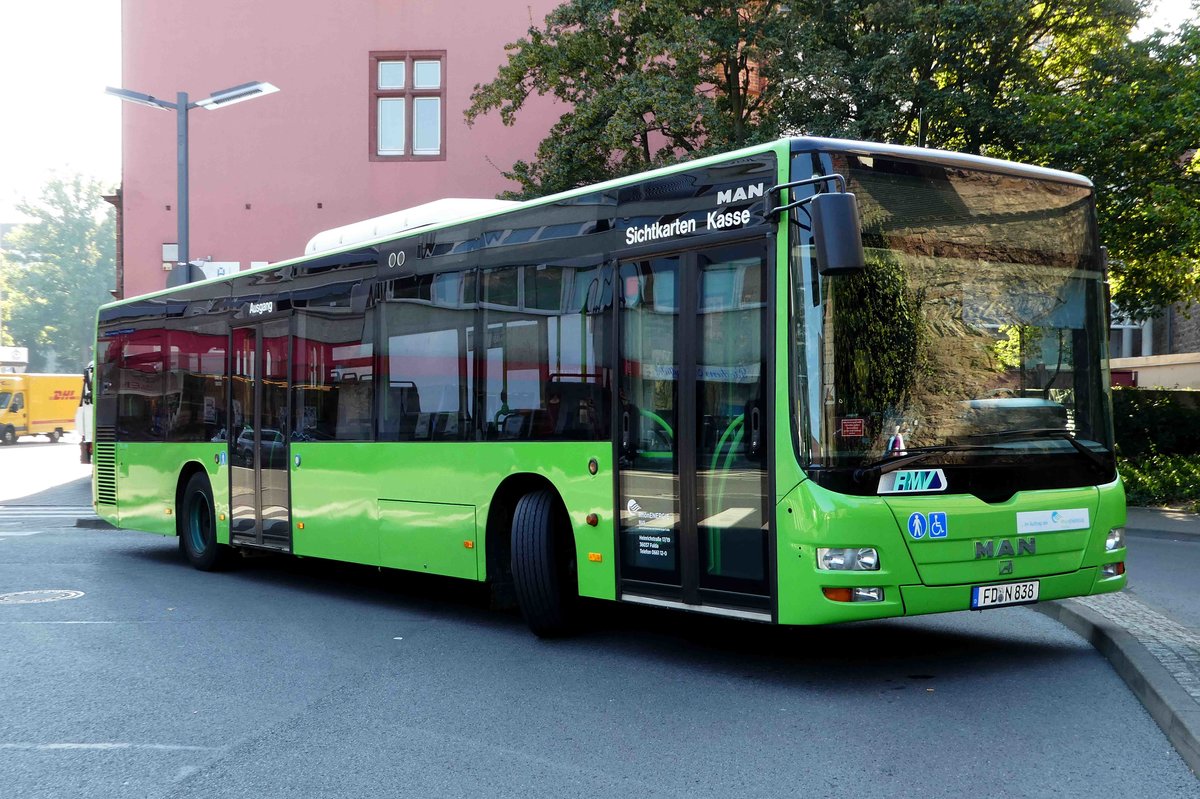 MAN von RhoenEnergie steht am Fuldaer Busbahnhof im September 2016