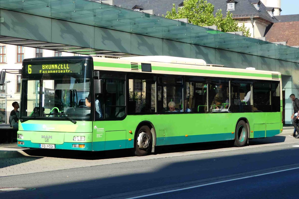 MAN von RhoenEnergie wartet am Fuldaer Busbahnhof im September 2016
