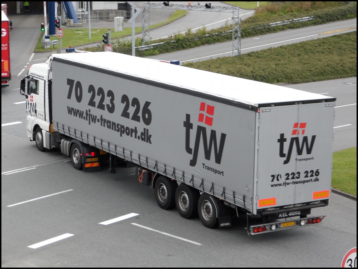 MAN Sattelzug in Puttgarden.