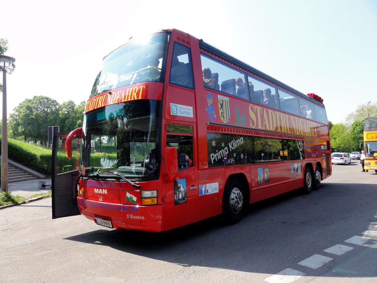 MAN STOCKBUS fr Stadtrundfahrten Ende April 2014 in Leipzig beim Vlkerschlachtdenkmal gesehen.