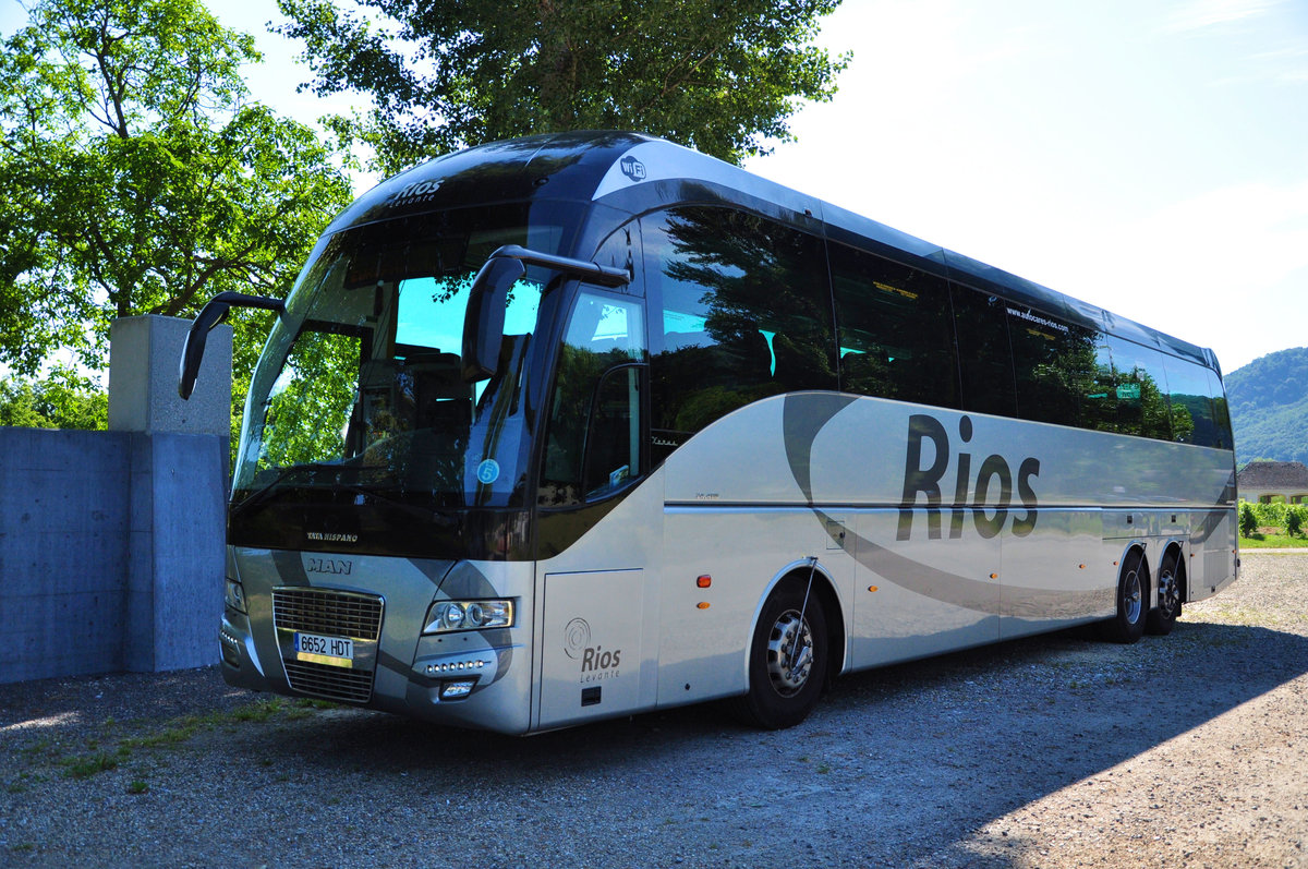 MAN Tata Hispano Xerus 24.480 Reisebus von RIOS aus Spanien bei Krems gesehen.